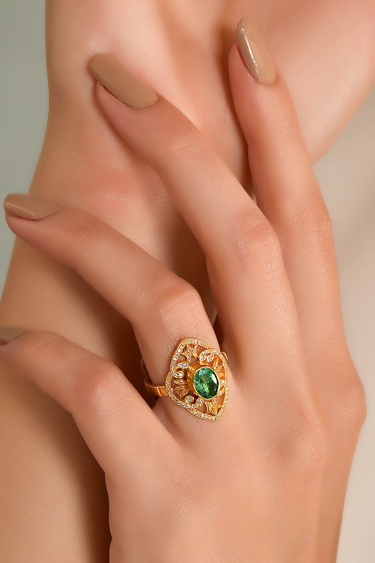 Emearld color stone hotsell in 18k gold electroplated filigree like design ring